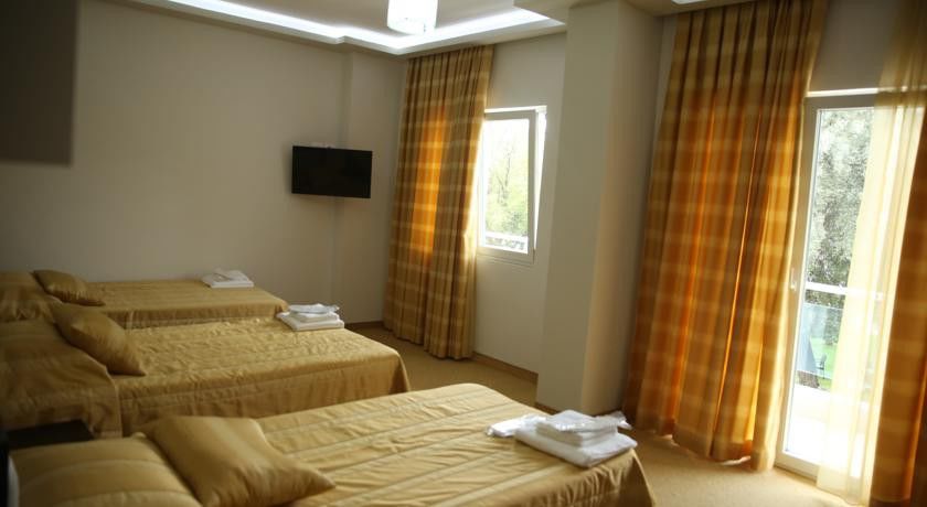 Hotel Pogradeci Екстер'єр фото